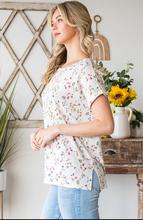 Load image into Gallery viewer, Floral Print Top With Short Sleeves - Plus Size