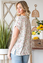 Load image into Gallery viewer, Floral Print Top With Short Sleeves - Plus Size